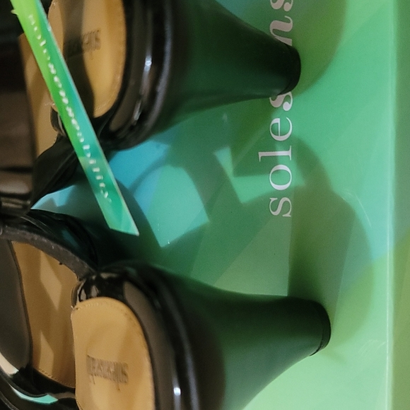 Sandals 🖤 - Picture 2 of 4